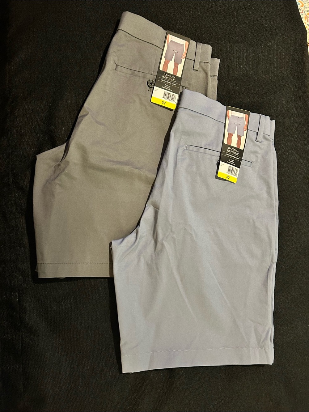 Banana Republic Men’s Flat-Front Shorts in Light Blue & Gray, size 32